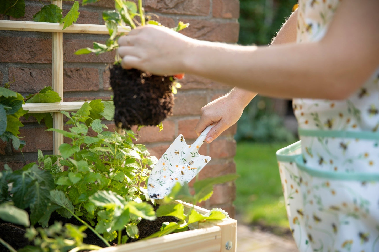 Garden Apron With Bee Print