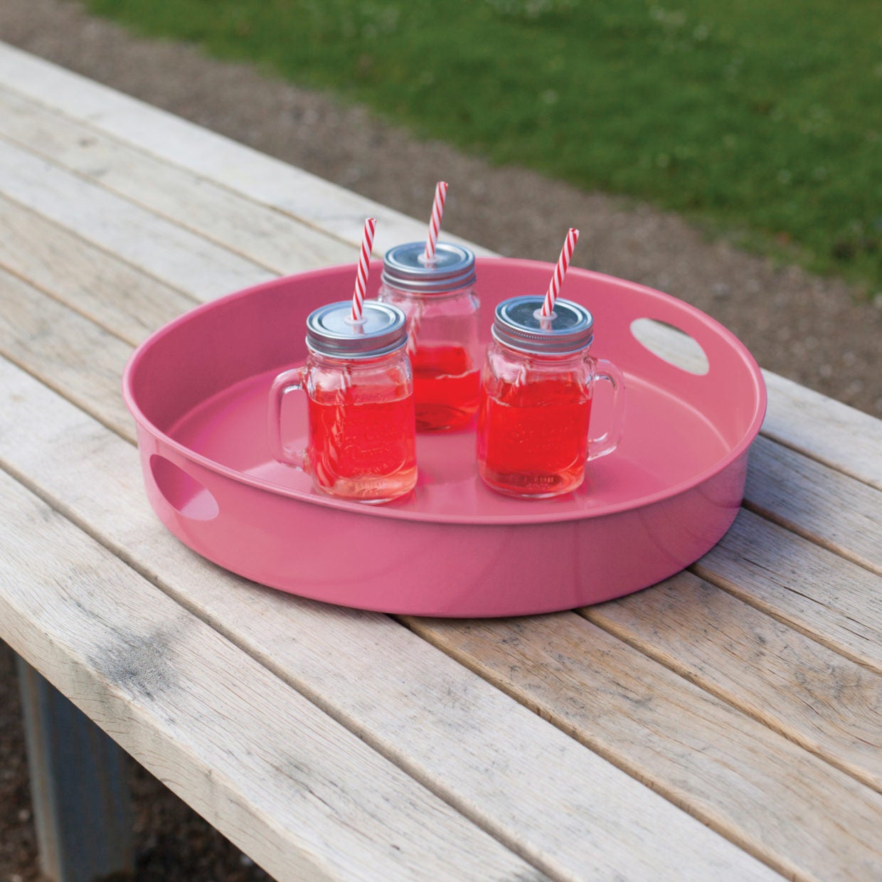 BBQ Table Pink. Carbon