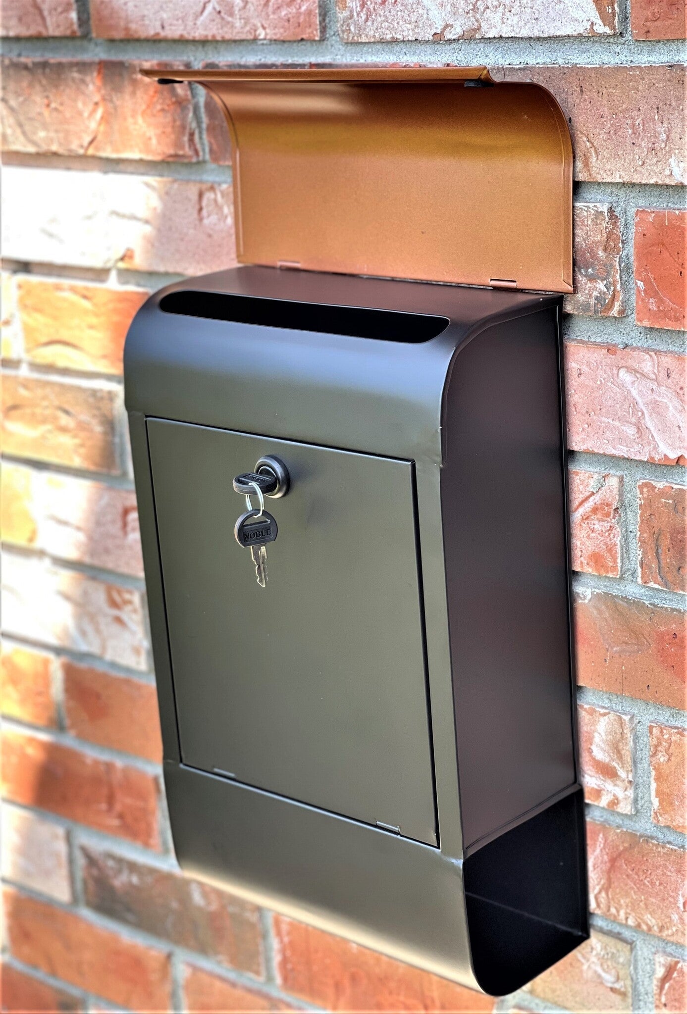 Dominion Iron Mailbox Black & Copper, W/lock & Holder