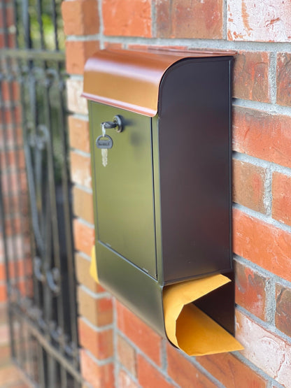 Dominion Iron Mailbox Black & Copper, W/lock & Holder