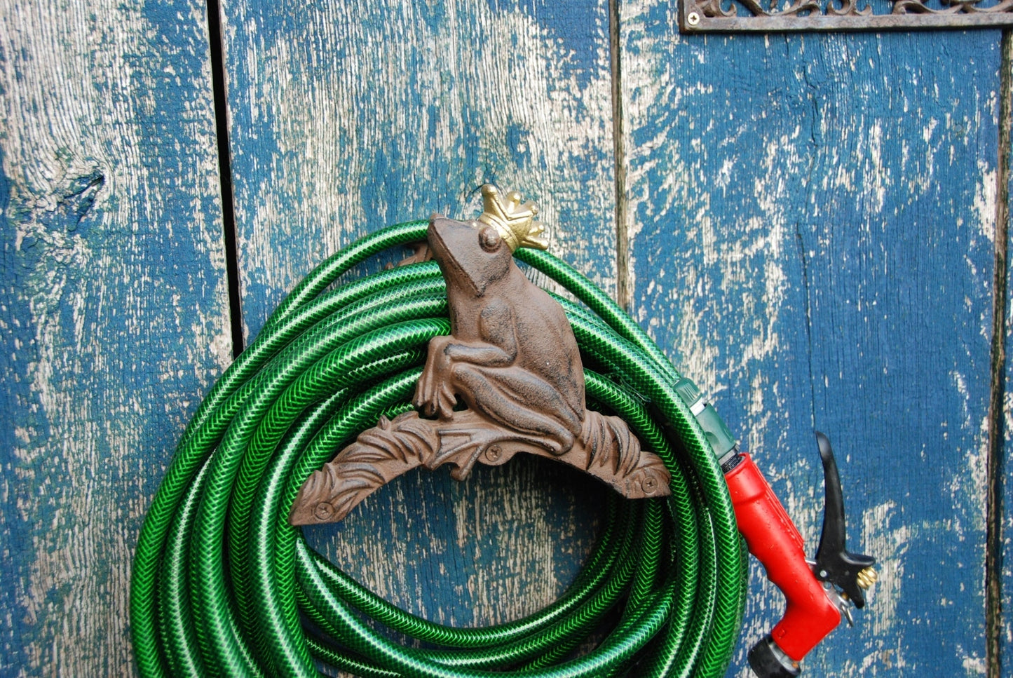 Hoseholder Frog King Antique Rust