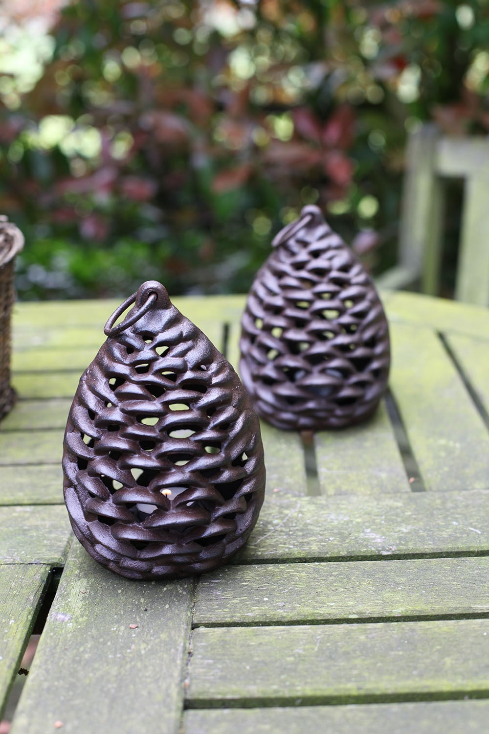 Pinecone Lantern L